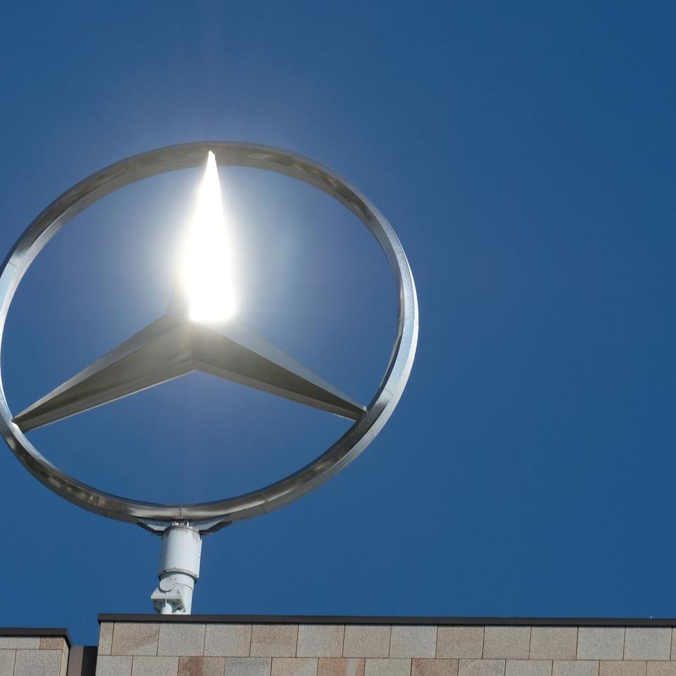 Stuttgart: Mercedes-Stern auf alter Zentrale wird abgebaut