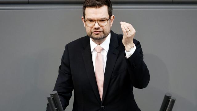 Steuersenkung: Thüringen: Buschmann verteidigt FDP-Abstimmungsverhalten