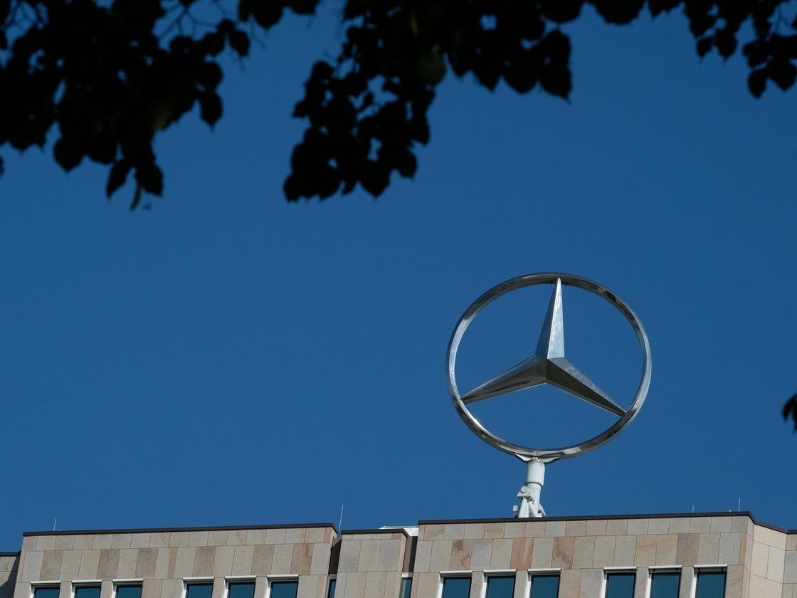 Mercedes-Stern bleibt noch eine Weile auf alter Zentrale