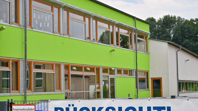 Kriminalität: Regenbogenfahne an Schule durch Deutschlandfahne ersetzt