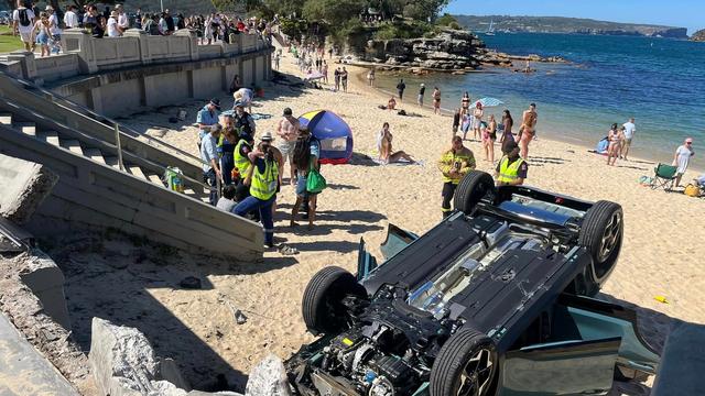 Kurioses: Australierin übt Einparken - Auto prallt auf Strand