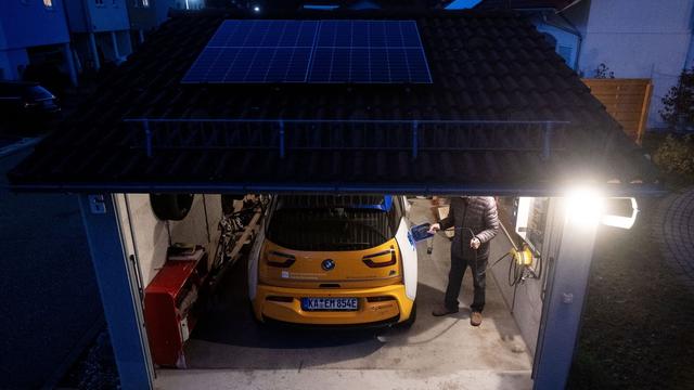 Mobilität: Solarstrom für E-Autos: Ansturm auf neues Förderprogramm