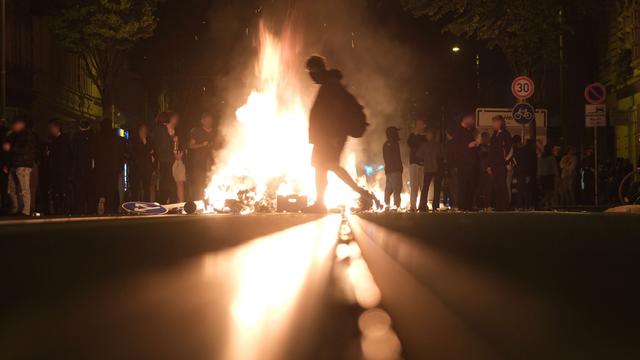Polizeieinsatz: Leipzig: Brennende Barrikaden nach Hausräumung