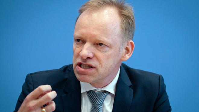 Ifo-Chef: Fuest: Fachkräftemangel und Energiewende bremsen Wirtschaft ...