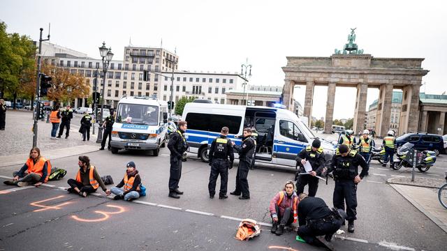 Brandenburger Tor: Blockade der Letzten Generation in Berlin