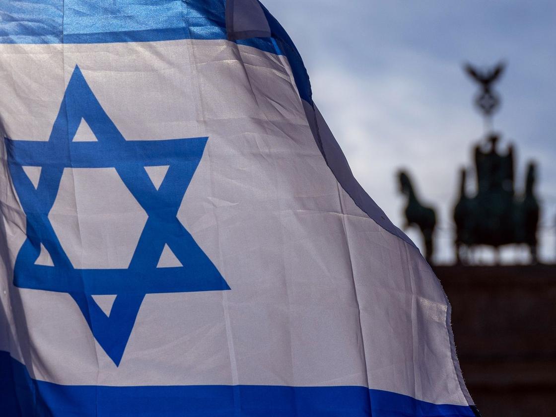 Konflikte: Bundestag, Bellevue und Kanzleramt hissen israelische Flagge