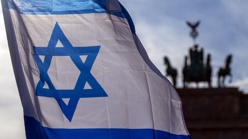 Konflikte: Bundestag, Bellevue und Kanzleramt hissen israelische