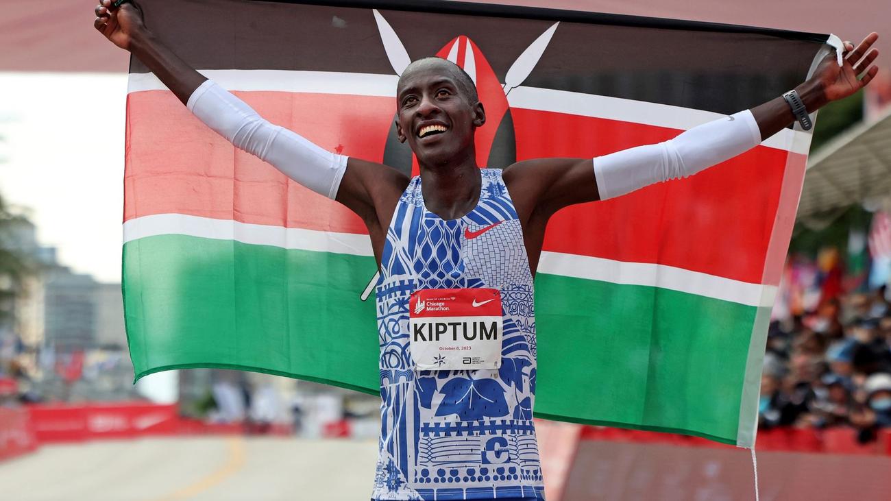 Leichtathletik Kelvin Kiptum gewinnt ChicagoMarathon in Weltrekord