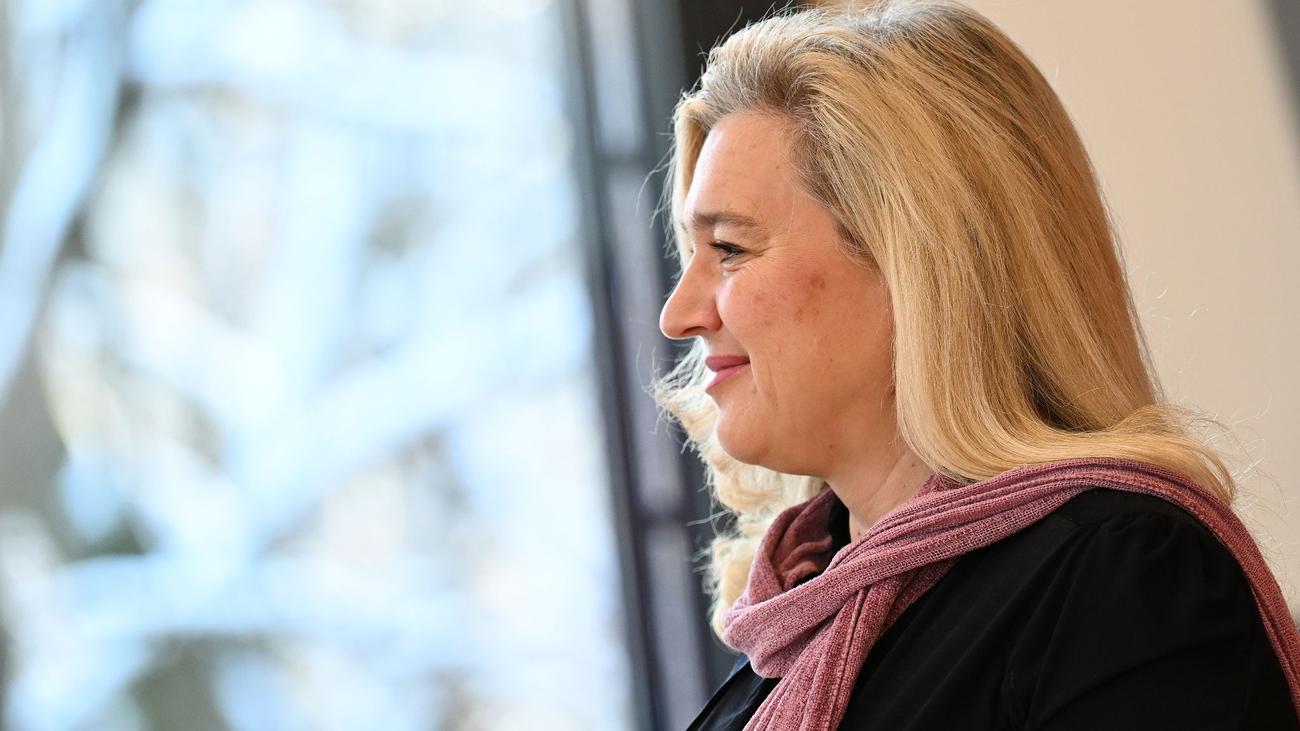 Wahlen: Europaministerin Melanie Huml verteidigt Direktmandat | DIE ZEIT