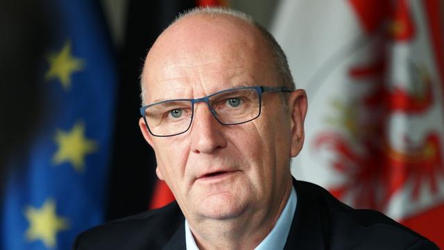 SPD-Ministerpräsident: Woidke will Sachleistungen für Flüchtlinge