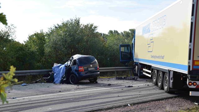 Rhein-Neckar-Kreis: Tödlicher Unfall zwischen Lastwagen und Autos bei Hockenheim