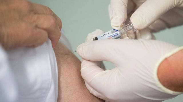 Impfungen: Corona und Grippe: Hausärzte warnen vor Impfmüdigkeit 