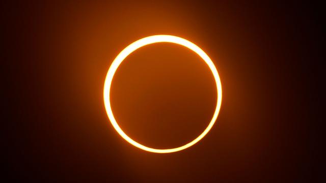 Astronomie: Menschen in Amerika bewundern Ring-Sonnenfinsternis