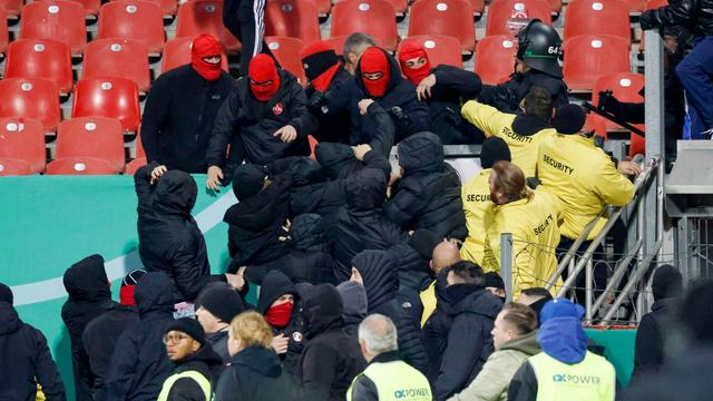 Kriminalität: Prügelei beim DFB-Pokal: Polizei ermittelt 42 Verdächtige