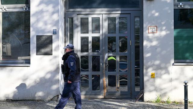 Sicherheit: Polizei stellt Gitter zum Schutz von Synagogen auf