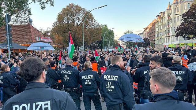 Konflikte: Demonstrationszug aus Kreuzberg ist in Neukölln angekommen