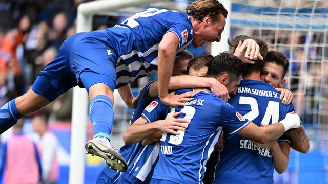 2. Bundesliga: 3:0 bei Schalker Trainer-Debüt: KSC beendet Sieglos-Serie