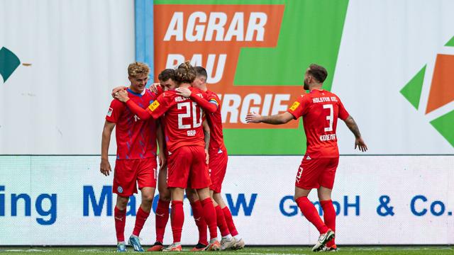 2. Bundesliga: Holstein Kiel wieder Tabellendritter nach 3:1 in Rostock