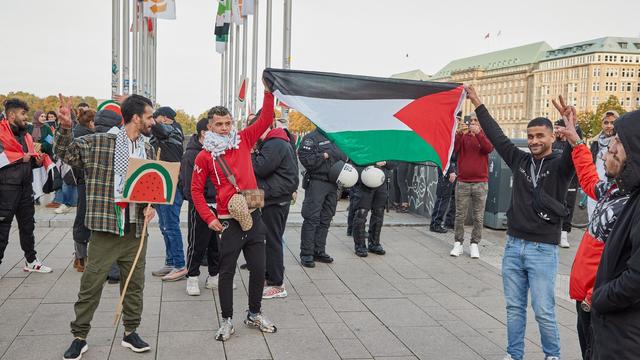 Hamburg: Islamische Gemeinden rufen zu Nahost-Friedens-Demo auf