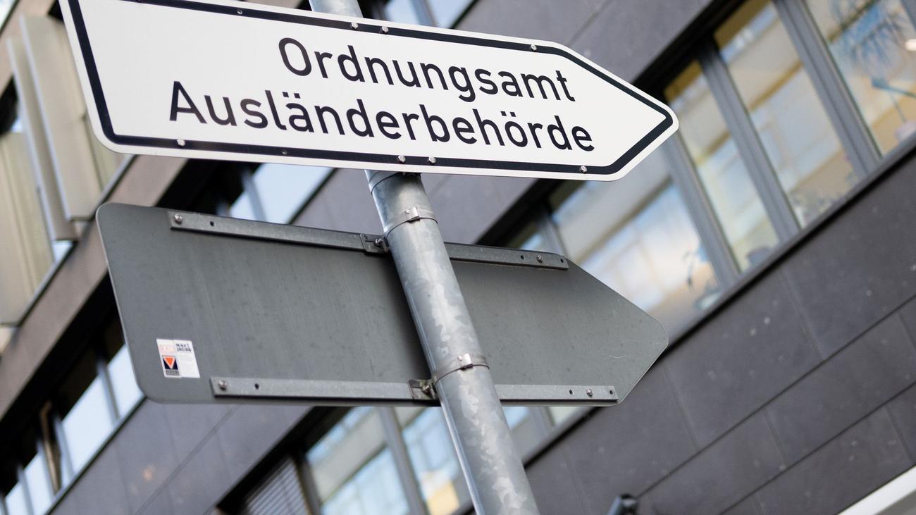 Behörden Mit Terminen bei der Ausländerbehörde wird gehandelt ZEIT ONLINE