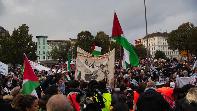 Nahost-Konflikt: Tausende pro-palästinensische Demonstranten in Berlin