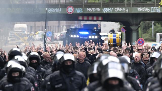 Fußball: Fußball-Derby: Polizei verbietet Glasflaschen in Zügen