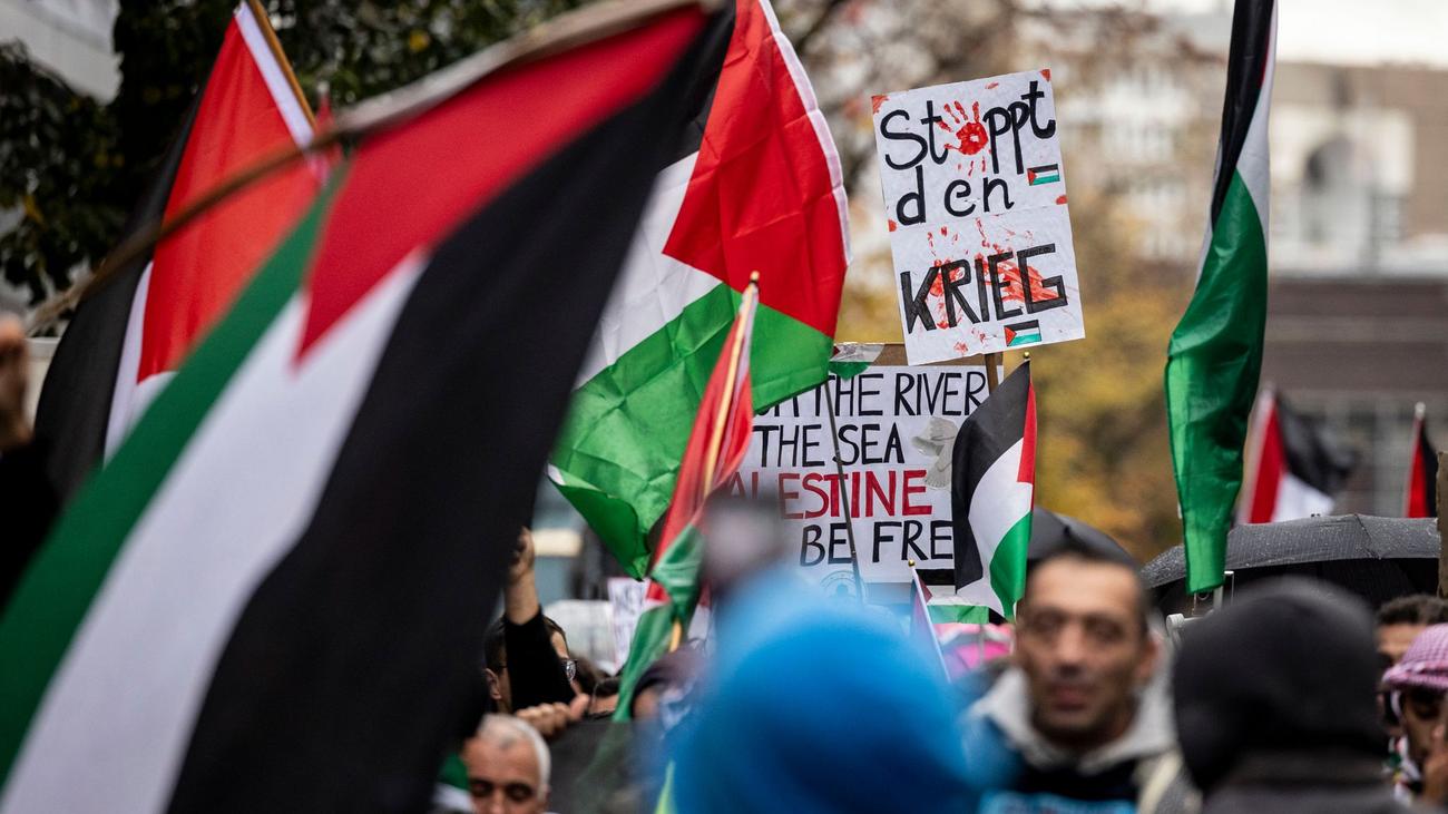 Düsseldorf : Rund 17.000 Teilnehmer Bei Propalästinensischer Demo ...