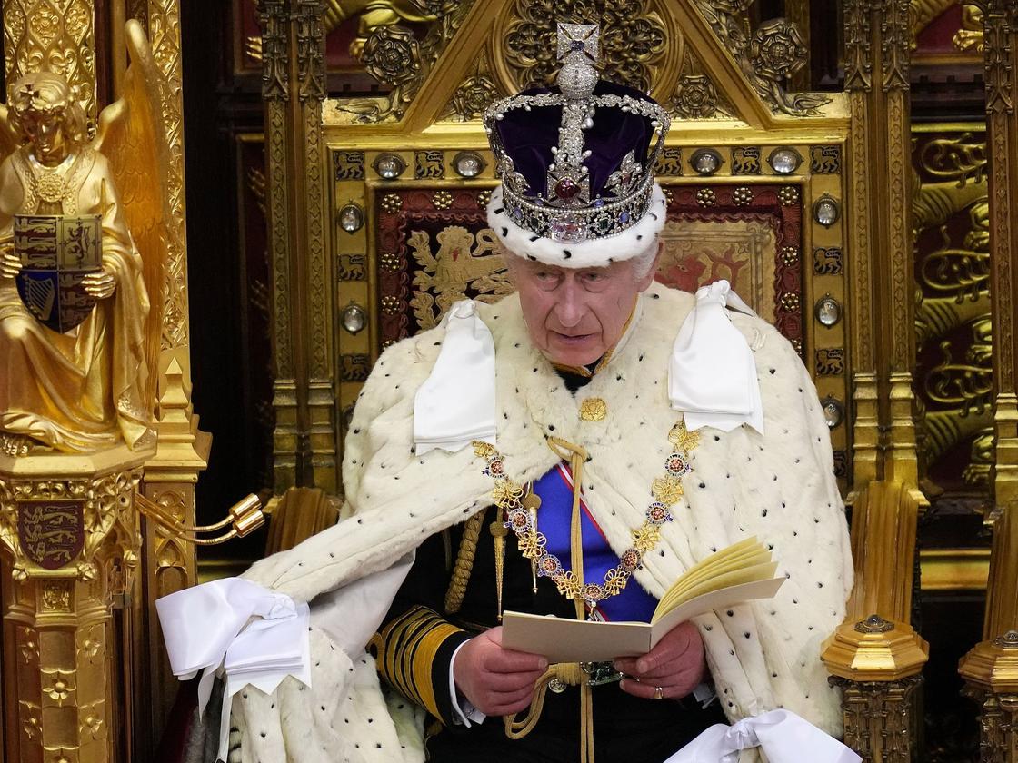 Monarchie: Pomp und Qualm: König Charles kündigt Anti-Tabak-Kurs an