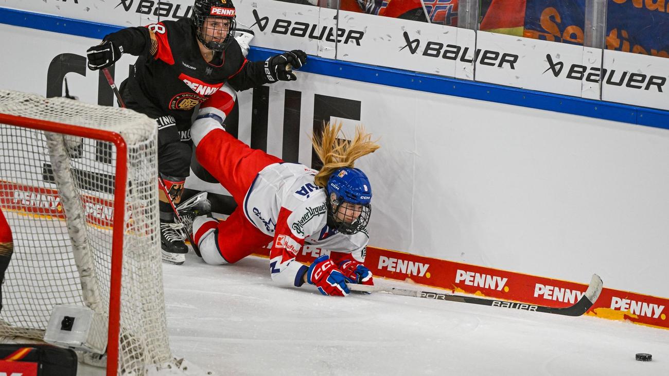 DEB: Ženský hokejový tým třetí na Německém poháru po 0:8