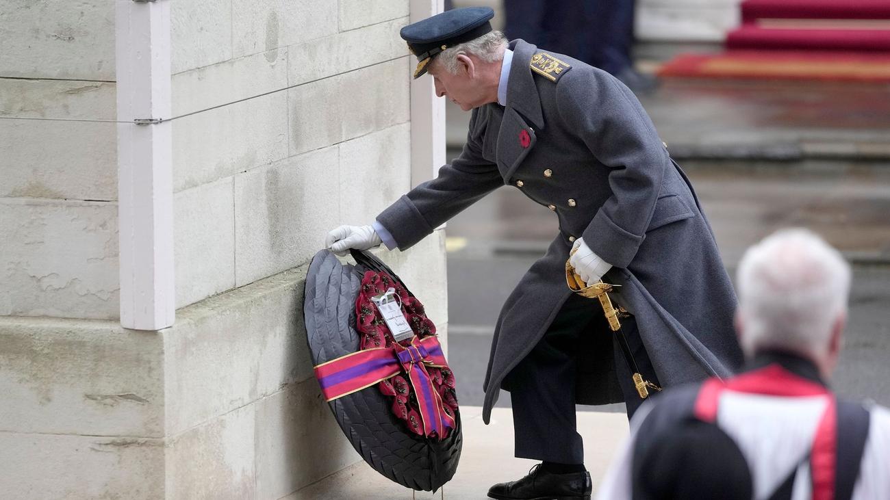 Monarchie: König Charles und Spitzenpolitiker erinnern an Kriegstote ...