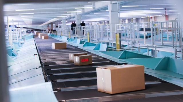 Dienstleistungen: DHL: Neue Sortieranlage im Hamburger Paketzentrum in Betrieb