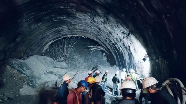 Notfälle: Tunnel-Einsturz in Indien mit 40 Verschütteten 