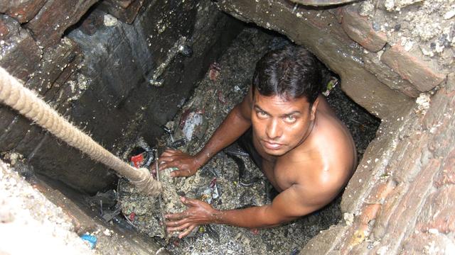 Armut: Einer der dreckigsten Jobs der Welt: Kanalreiniger in Indien