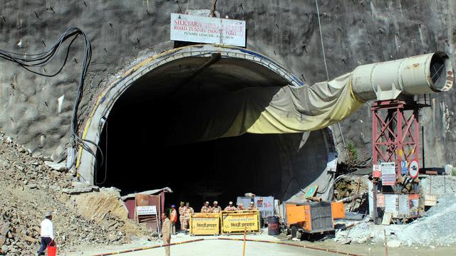 Notfälle: Tunneleinsturz in Indien: Bohrer arbeitet an Fluchtweg 