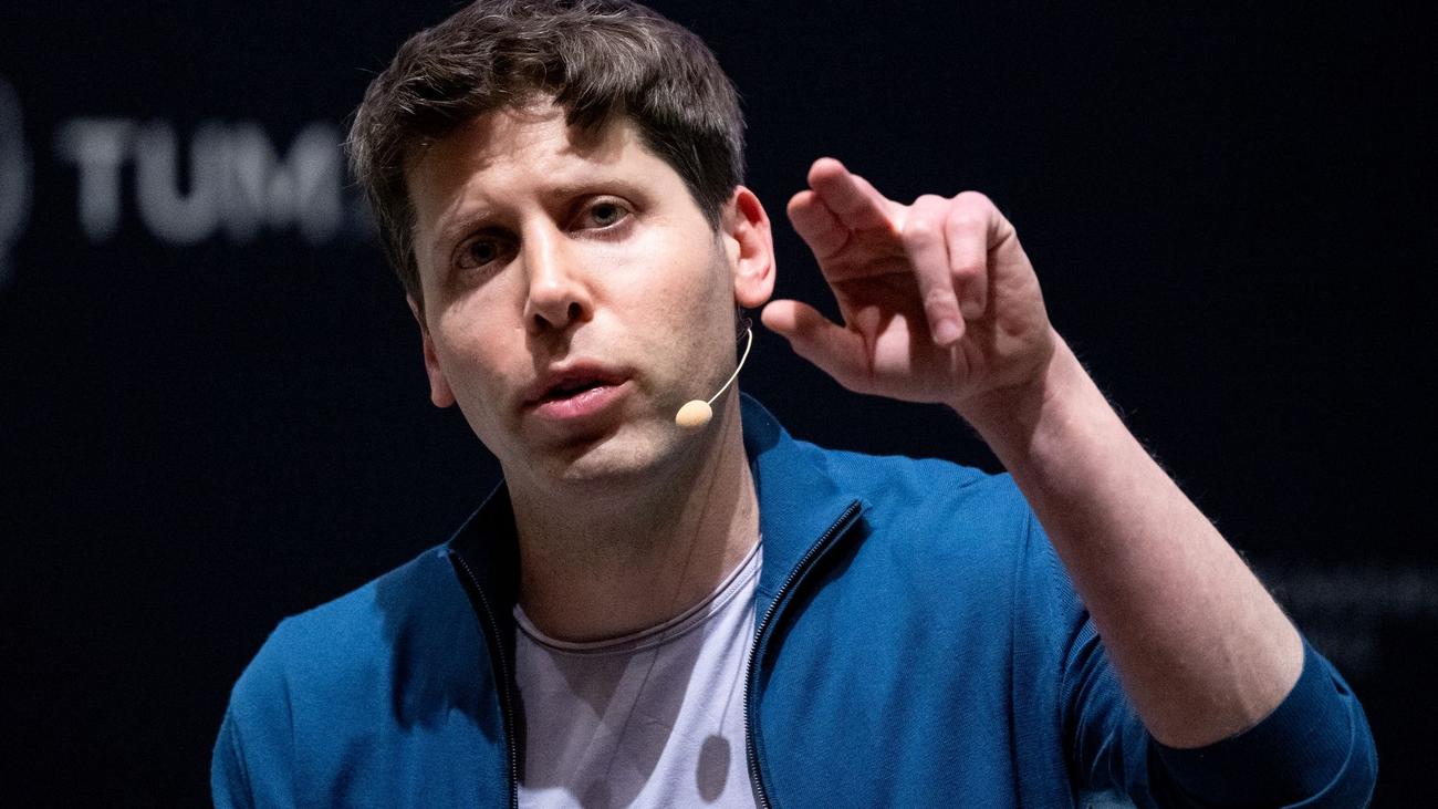 Sam Altman: ChatGPT-Entwickler OpenAI holt gefeuerten Chef zurück | DIE ...