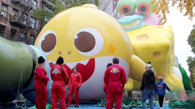 New York: Tausende bestaunen Aufblasen von Thanksgiving-Ballons