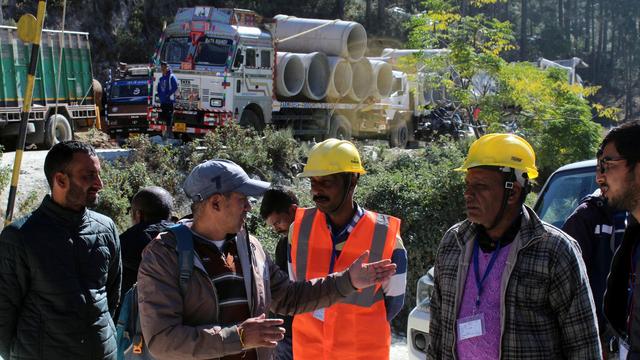 Notfälle: Tunnel-Drama in Indien: Bohrmaschine immer wieder kaputt