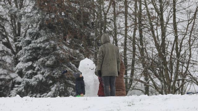 Wetter: Schneetreiben in Winterberg: Skilifte noch geschlossen