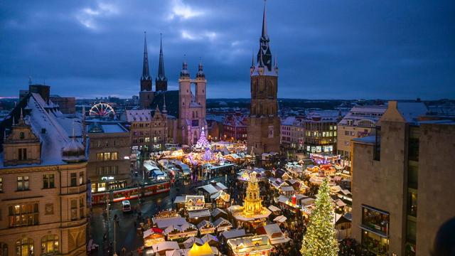 Ermittlungen: Betrunkene stehlen Nussknacker vom Weihnachtsmarkt in Halle