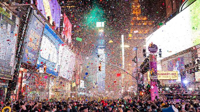 New York: Silvesterfeier am Times Square mit Paul Anka und Flo Rida 