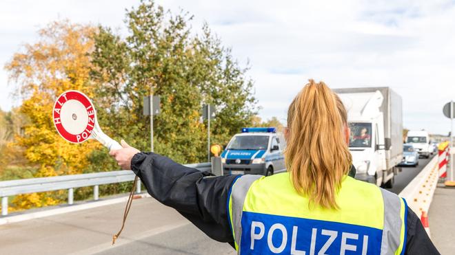 Migration: Weniger unerlaubte Einreisen nach Deutschland | DIE ZEIT