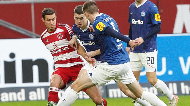 2. Liga: Kiel siegt im Top-Spiel - Ausschreitungen in Rostock