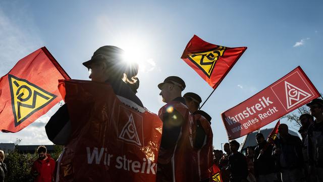 Tarifkonflikt: Stahlwerker in Bremen und Salzgitter treten in Warnstreik