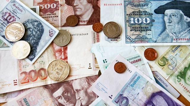 Währung: Bundesbank: Mehr als sieben Millionen D-Mark in Euro um