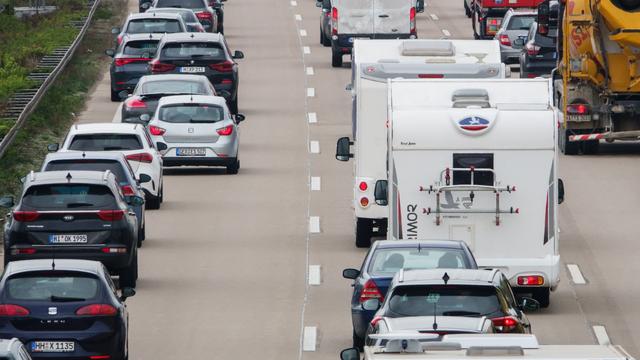 Festtage: ADAC rechnet vor Weihnachten mit viel Verkehr auf Autobahnen