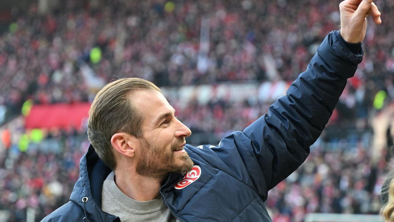 Bundesliga: Siewert Bleibt Trainer Bei Mainz 05 - Vertrag Bis 2026 ...