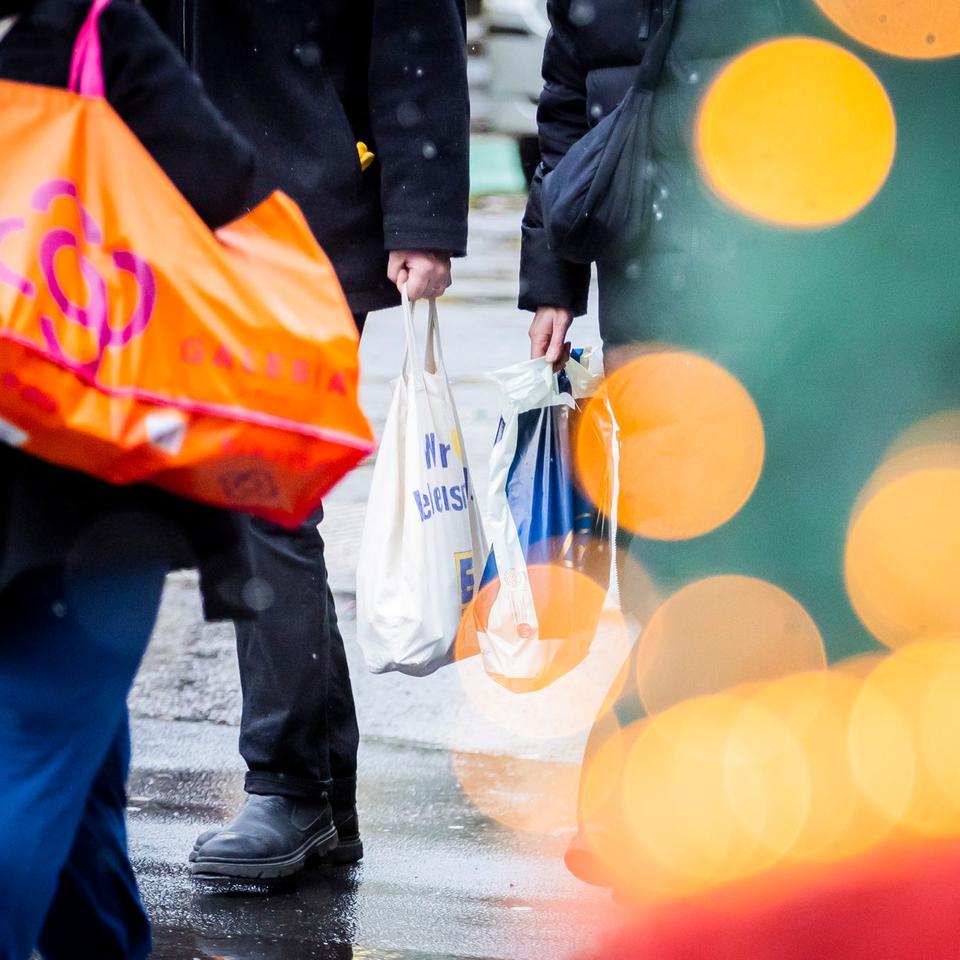 Weihnachtshandel: Einzelhandel hofft auf viele Käufe vor und nach  Weihnachten
