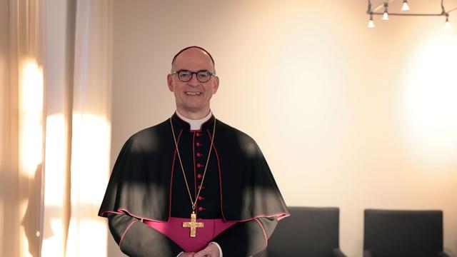 Weihnachten: Würzburger Bischof ruft in Predigt zum Frieden auf