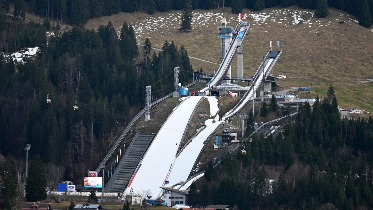 Skispringen Vierschanzentournee beginnt mit Qualifikation in