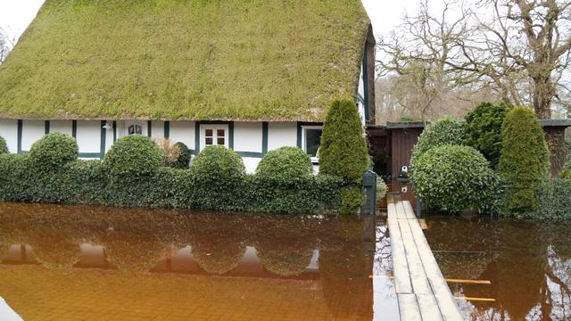Hochwasser-Lage: Feuerwehr: Pegelstände in Bremen stagnieren